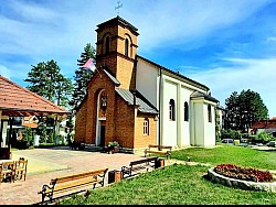 Glavni ulaz u crkvu Svetog Arhanđela Gavrila