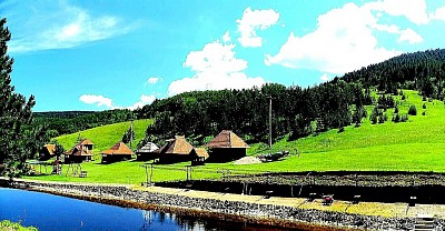 Selo Ljubiš kao skriveni zlatiborski raj za ljubitelje mira i tišine Zlatiborska priroda u Ljubišu s pogledom na brda i planinske izvore Zlatiborska idila na samom kraju planine gdje se nalazi ovo zlatiborsko selo Sva zlatiborska sela su posebna, ali Ljubiš nudi netaknuti mir i spokoj Zlatibor i Ljubiš kao savršenu kombinaciju za povratak korijenima