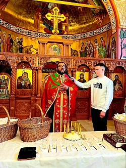 Sedam sveštenika i jeromonaha služe Svetu tajnu jeleosvećenja u crkvi u Čajetini. Učešće jeromonaha iz manastira Dubrava i manastira Uvac u molitvi za ozdravljenje. Saborno služenje sveštenika zlatiborskog namesništva u hramu Svetog arhangela Gavrila. Duhovna zajednica sveštenstva i monaštva zlatiborskog kraja tokom čitanja sedam jevanđelja za isceljenje duše i tela